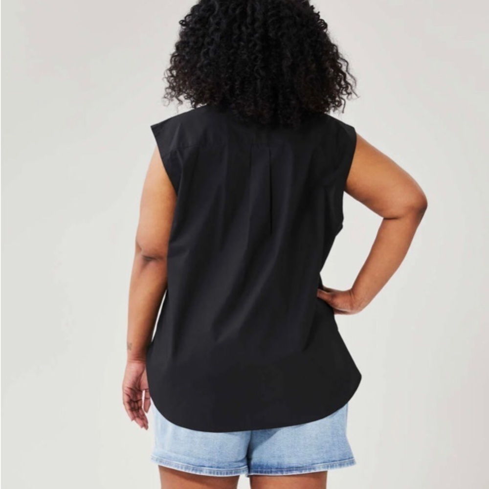 Womens  sleeveless button down blouse